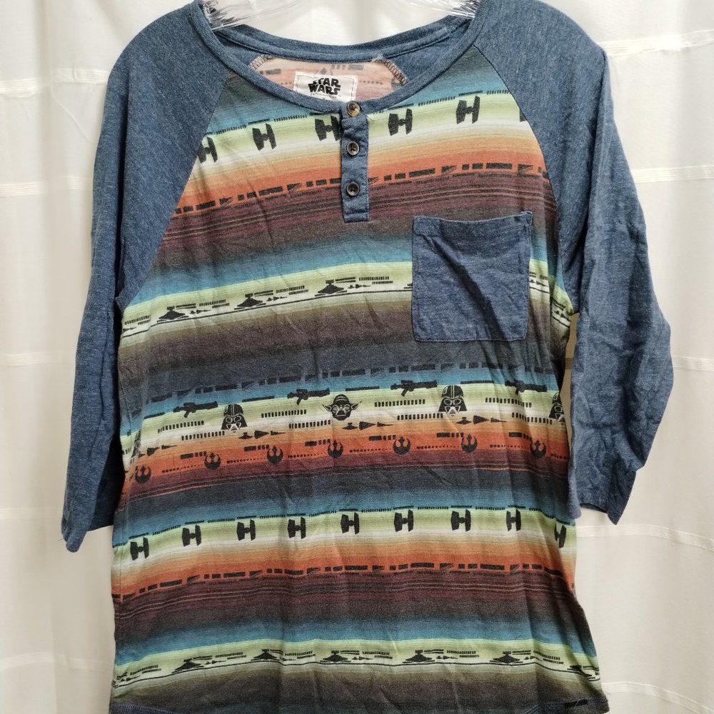 Star Wars Baseball Style T Shirt Size Medium.